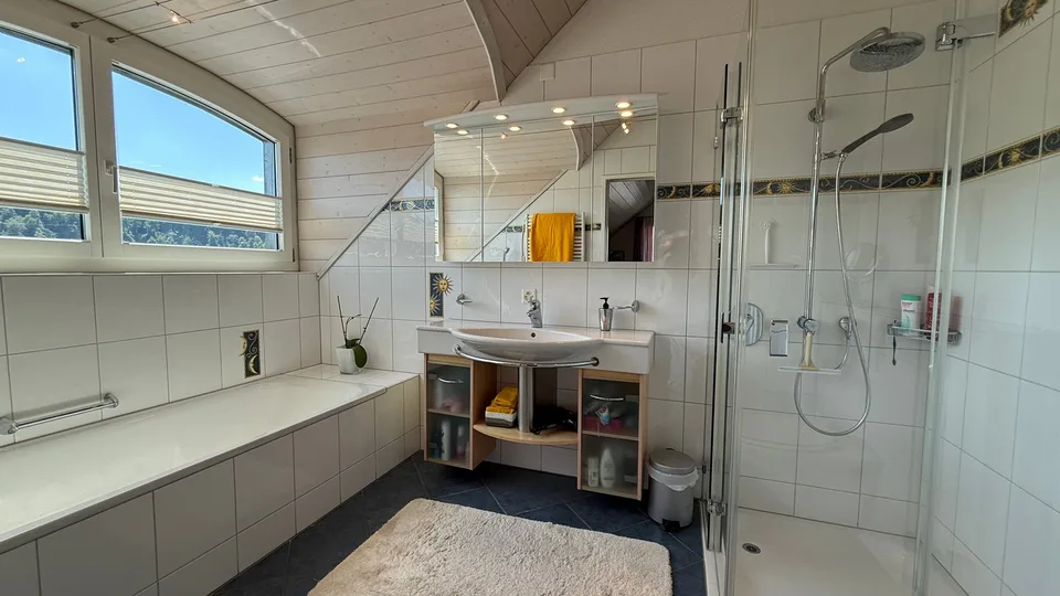 Ampia casa unifamiliare di 10 locali in una zona tranquilla a Glattfelden – foto 15 di 19