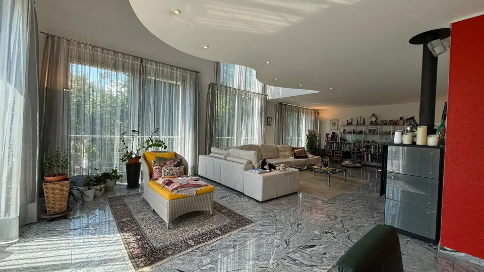Ampia casa unifamiliare di 10 locali in una zona tranquilla a Glattfelden – foto 6 di 19