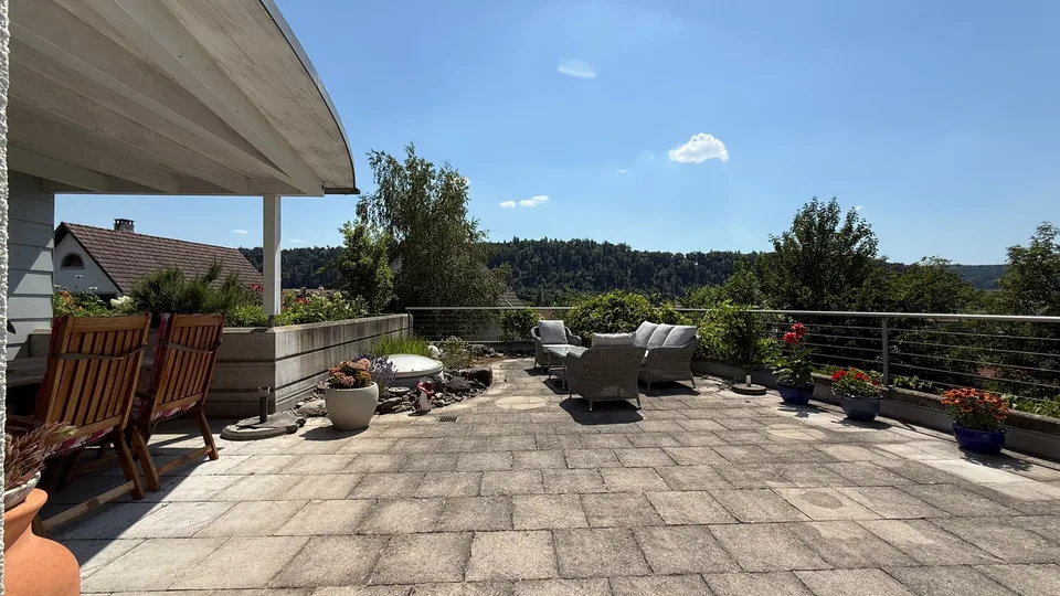 Ampia casa unifamiliare di 10 locali in una zona tranquilla a Glattfelden – foto 9 di 19