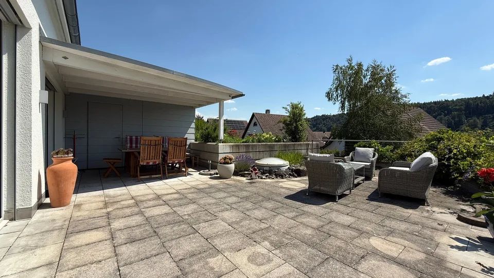 Ampia casa unifamiliare di 10 locali in una zona tranquilla a Glattfelden – foto 10 di 19