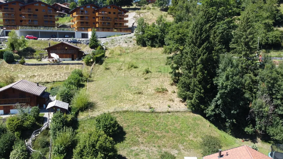 Gryon Immo propose une belle parcelle proche de toutes les commodités