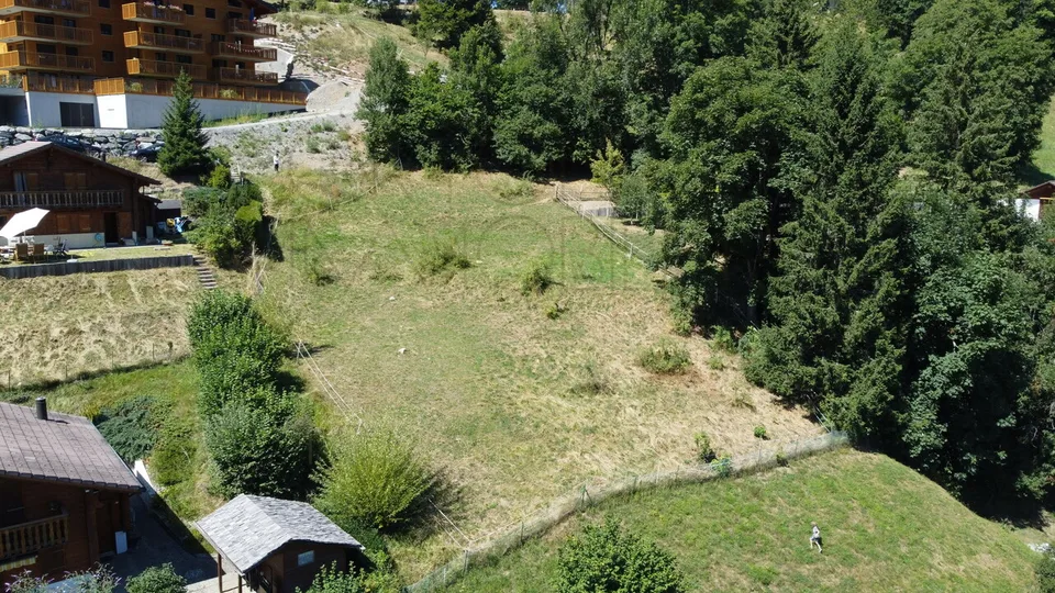 Gryon Immo propose une belle parcelle proche de toutes les commodités