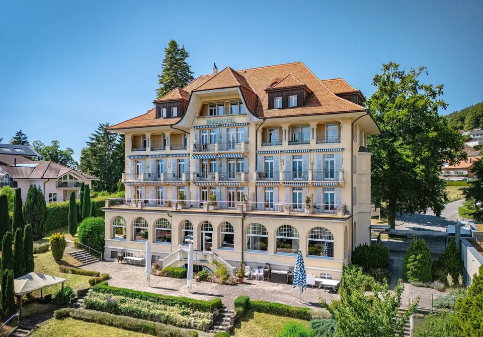 MAJESTÄTISCH ÜBER DEM THUNERSEE - PARKHOTEL OBERHOFEN