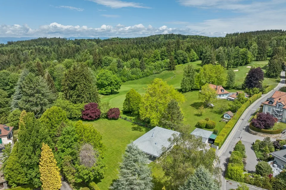 Villa am Golfplatz - Großes Baureservat