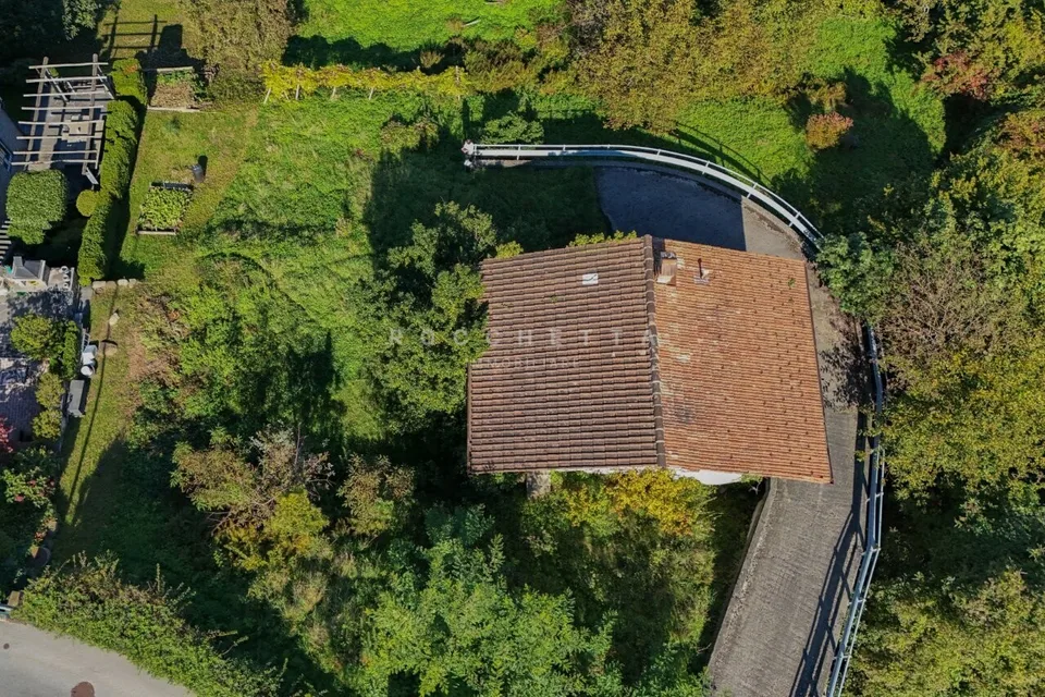 Terreno immerso nel verde  con incantevole vista sul Lago Maggiore