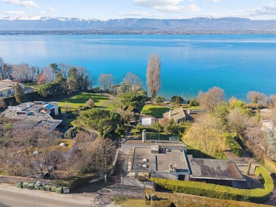 Beautiful property and superb lake view
