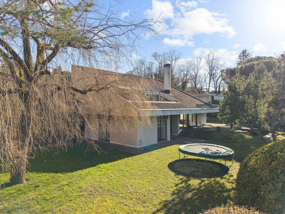 Beautiful property and superb lake view