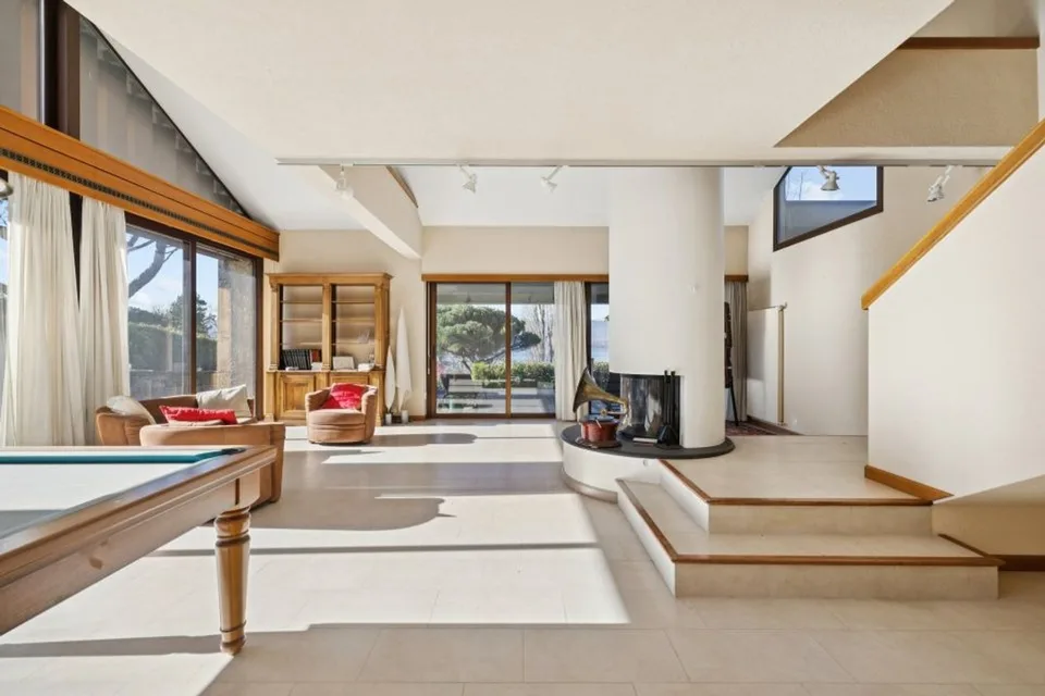 Beautiful property and superb lake view