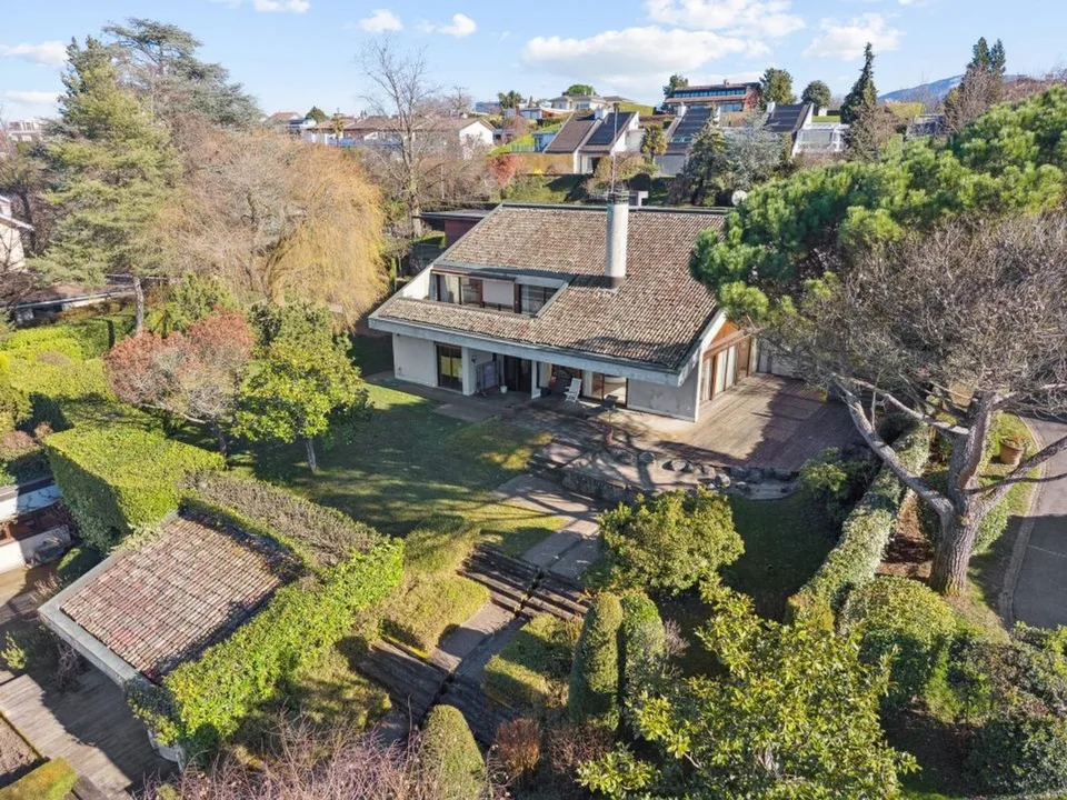 Beautiful property and superb lake view