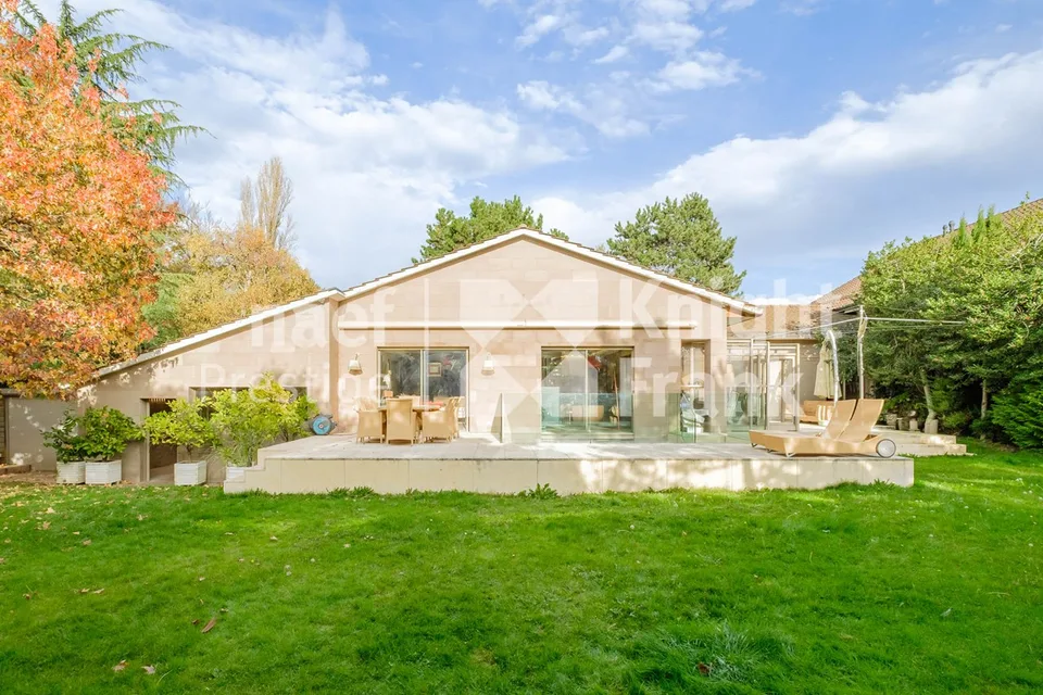 Moderne Villa in Cologny