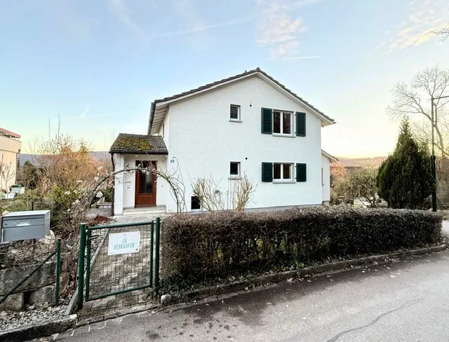 Charmantes 5.5-Zimmer-Einfamilienhaus mit Garten in Biel-Benken