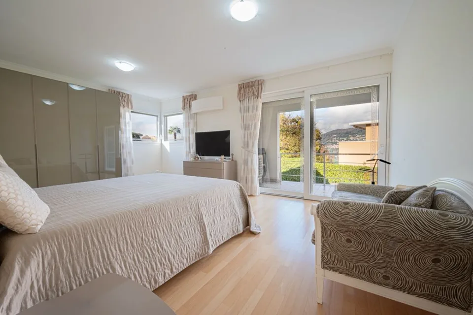 Ampio appartamento duplex con grande giardino e massima privacy a Montagnola – Collina d’Oro