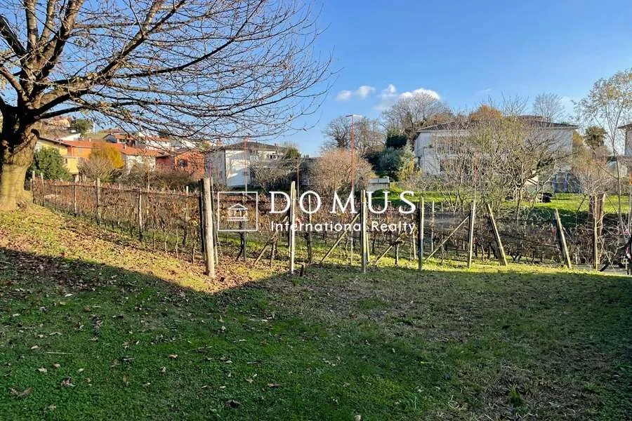 Terreno edificabile di 1352 mq con progetto approvato
