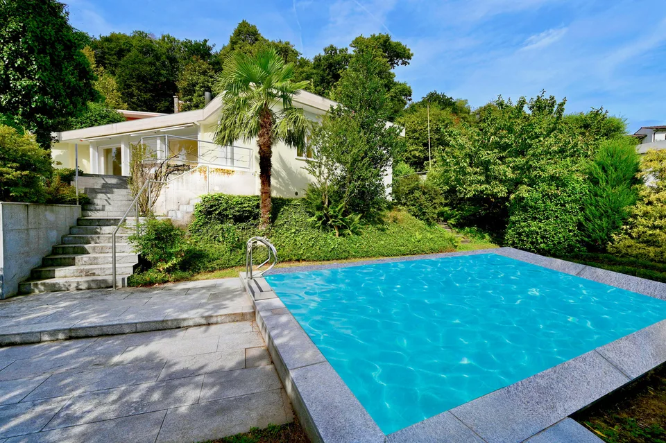 Villa con Piscina e Vista sul Lago di Lugano e Montagne Corcostastanti