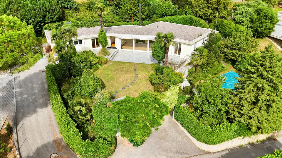 Villa con Piscina e Vista sul Lago di Lugano e Montagne Corcostastanti