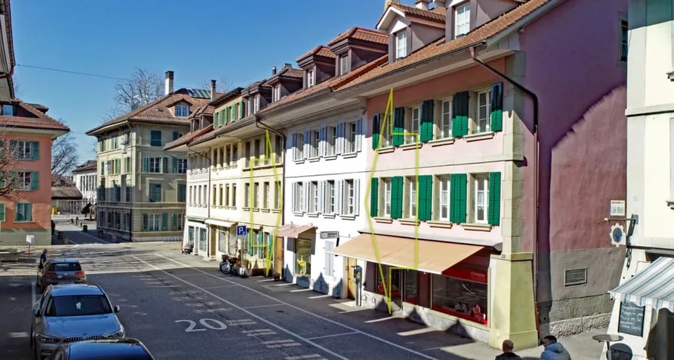 Murs historiques avec intérieur moderne dans la vieille ville de Burgdorf