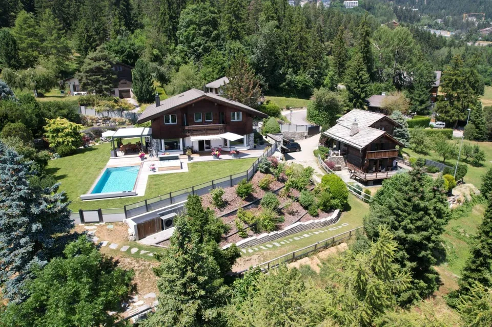 MAGNIFIQUE PROPRIÉTÉ AVEC DÉPENDANCE (MAZOT) ET PISCINE EXTERIEURE
