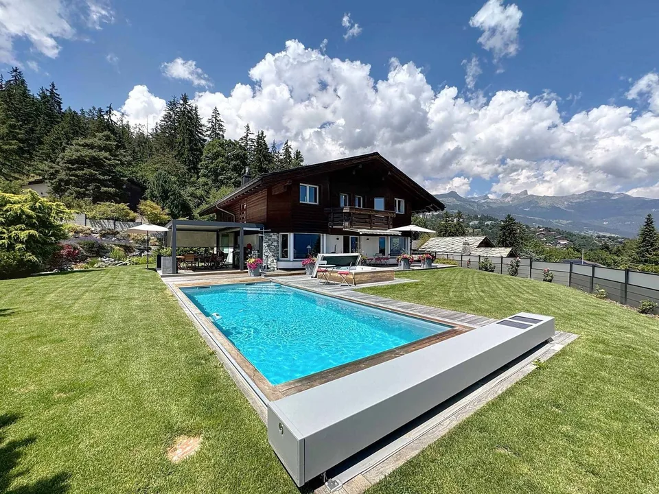 SPLENDIDA PROPRIETÀ CON DEPENDANCE (MAZOT) E PISCINA ESTERNA