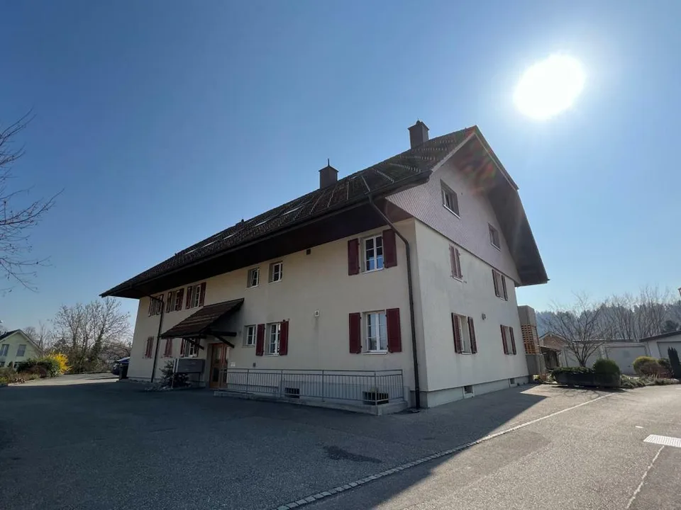 Casa multifamiliare intrattenuta con 7 appartamenti