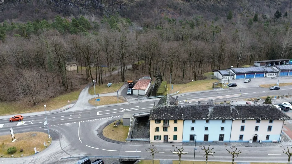 Renoviertes Mehrfamilienhaus mit 3 Wohnungen im Zentrum von Cevio – Foto 21 von 22