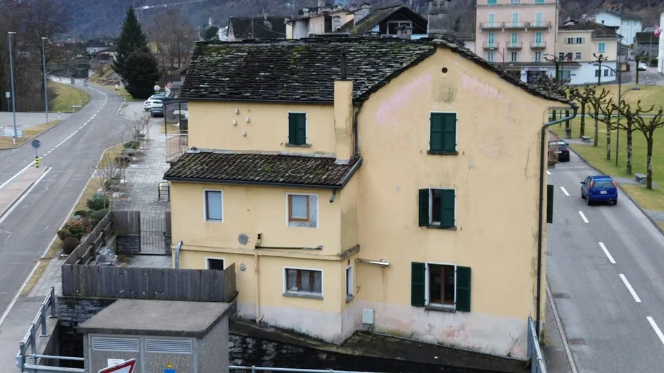 Renoviertes Mehrfamilienhaus mit 3 Wohnungen im Zentrum von Cevio