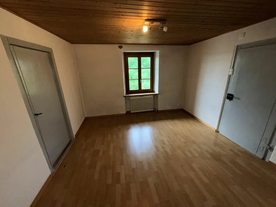 Seltene Gelegenheit: Wohnhaus mit Ökonomieteil und Baulandreserve auf 1'752 m² in Lostorf