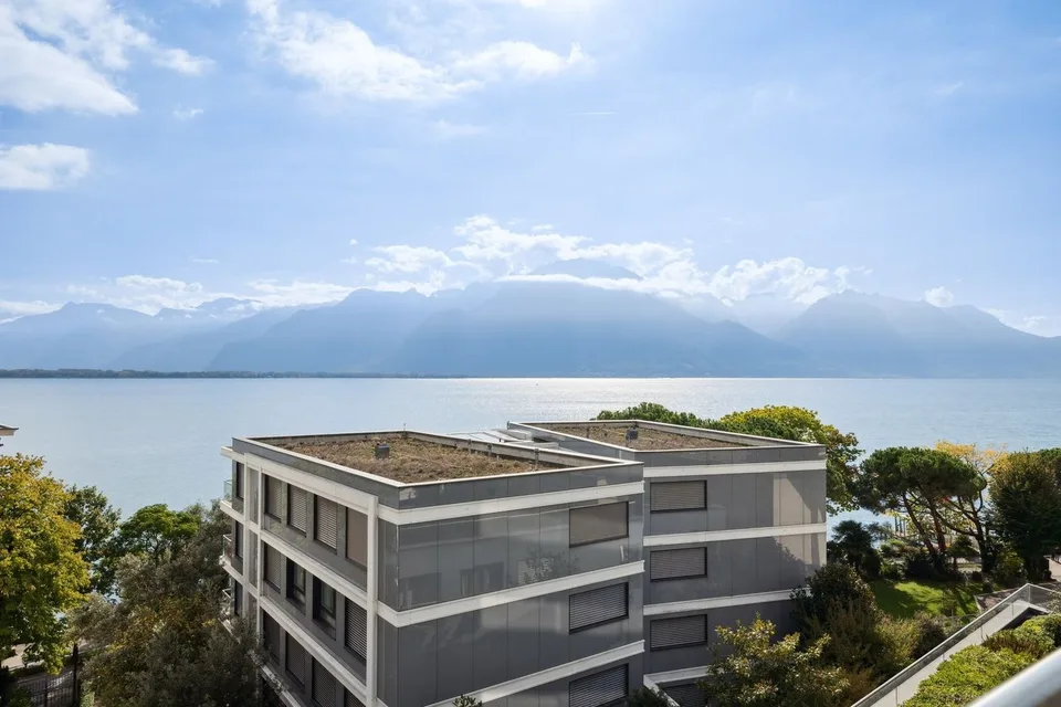 Exclusivité Sotheby's à deux pas du lac  !