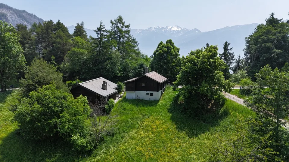 Chalet de charme aux Mayens de Chamoson avec vue panoramique sur les Alpes