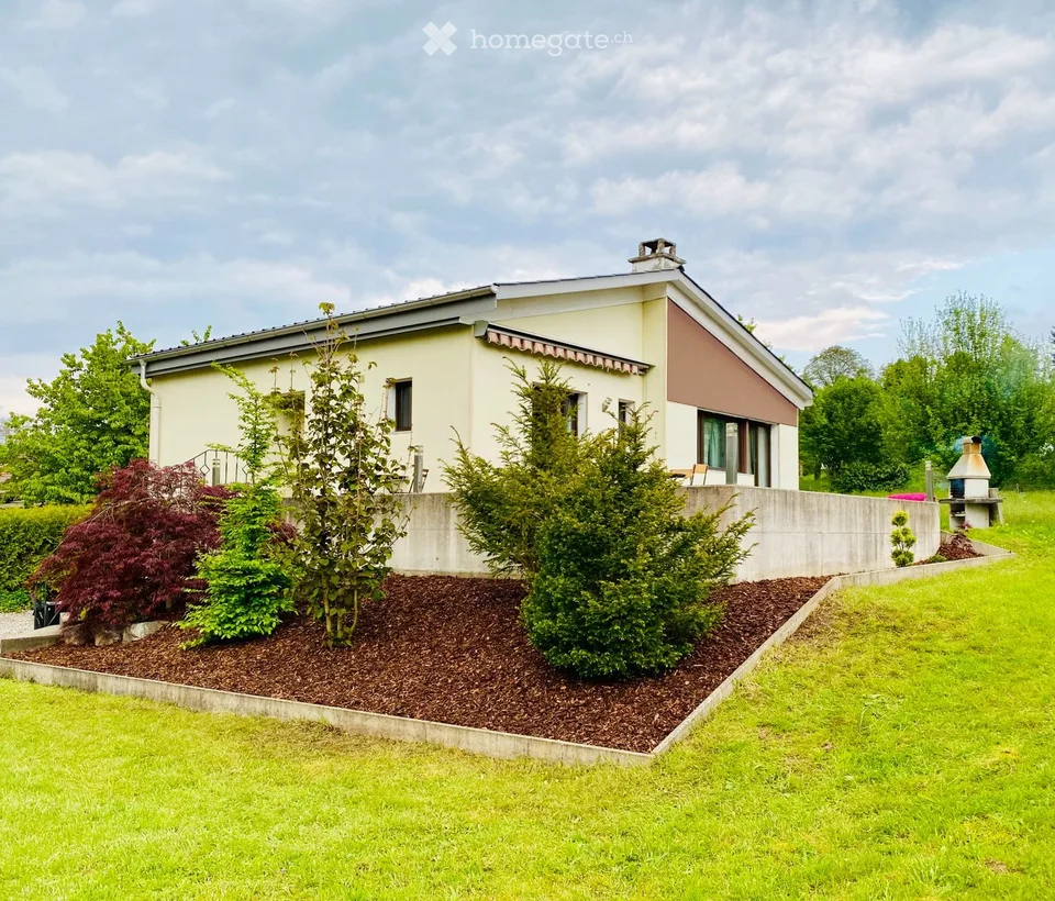 Maison avec grand jardin privatif et terrasse à Coeuve