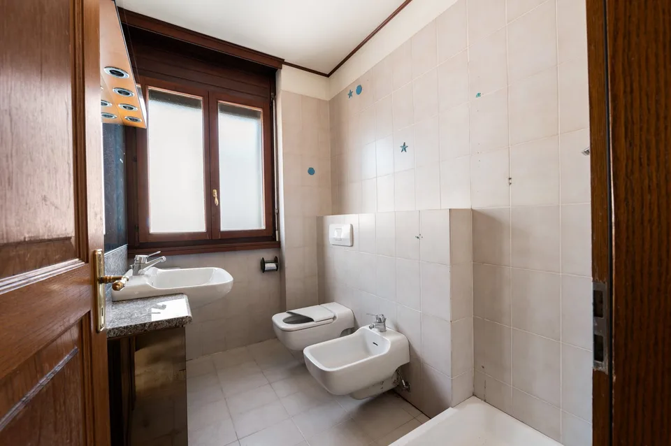 VIGANELLO, WHG. 4.5 im 5. Stock (vorletztes Geschoss) zur Renovierung mit großem Potenzial – Foto 10 von 19