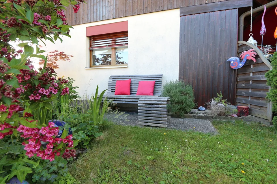 Ein freundliches 5.5-Zimmer-Haus mit Hobbyraum, Garage und idyllischer Umgebung
