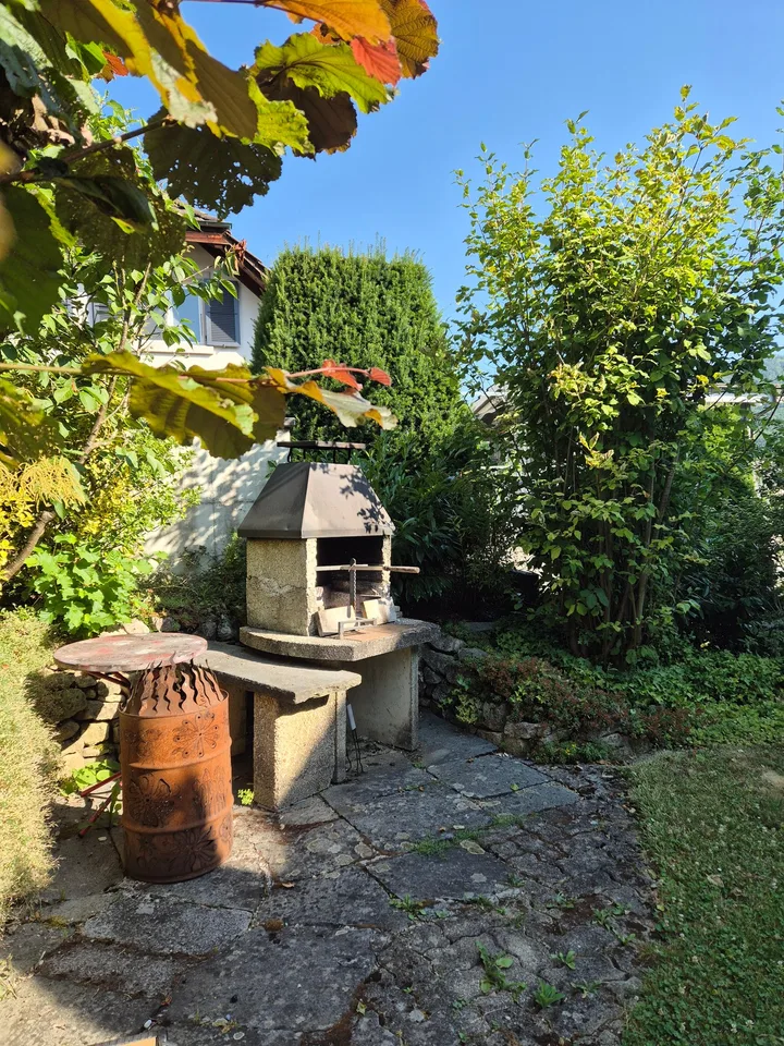 Ein freundliches 5.5-Zimmer-Haus mit Hobbyraum, Garage und idyllischer Umgebung