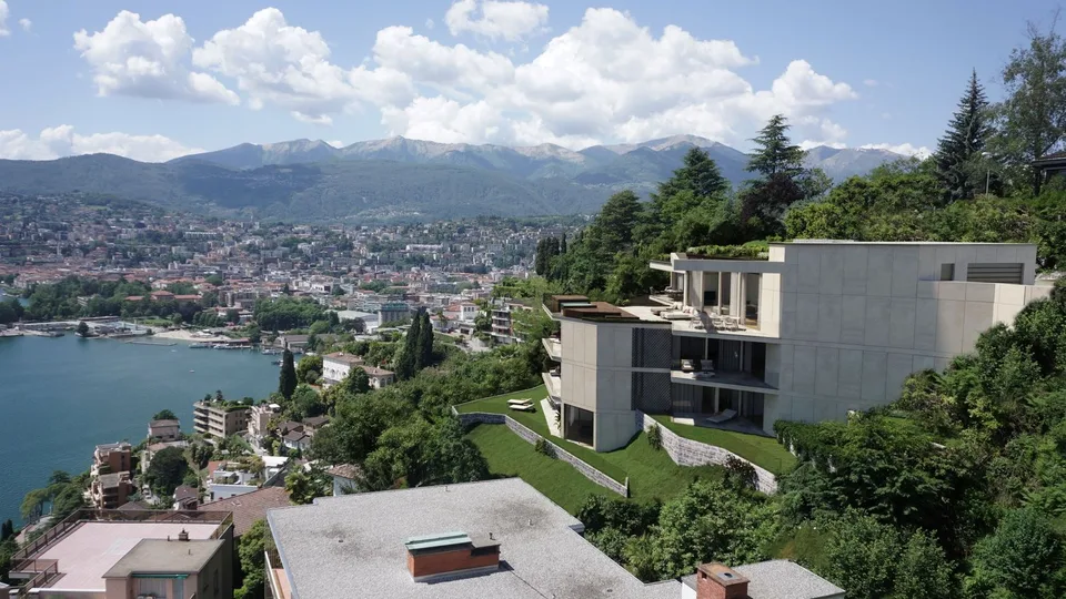 APPARTAMENTO DI ALTO STANDING CON GIARDINO E MAGNIFICA VISTA SUL LAGO DI LUGANO