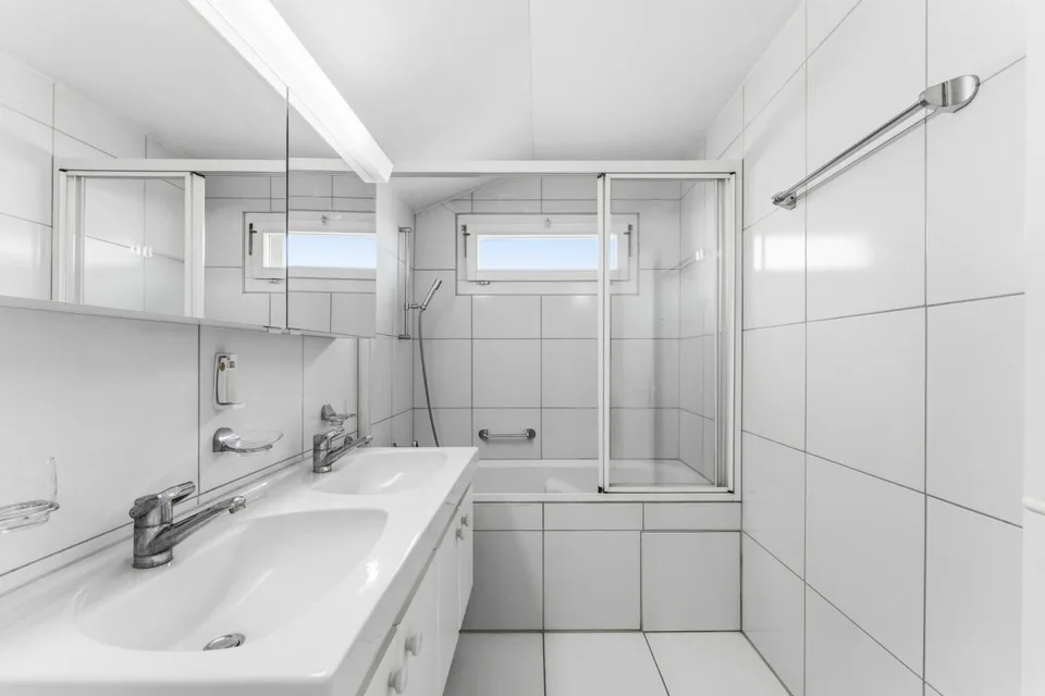 Thronen über den Dächern von Kriens am Sonnenberg - 4.5-Zimmer-Attika-Maisonette-Terrassenwohnung – Foto 8 von 11