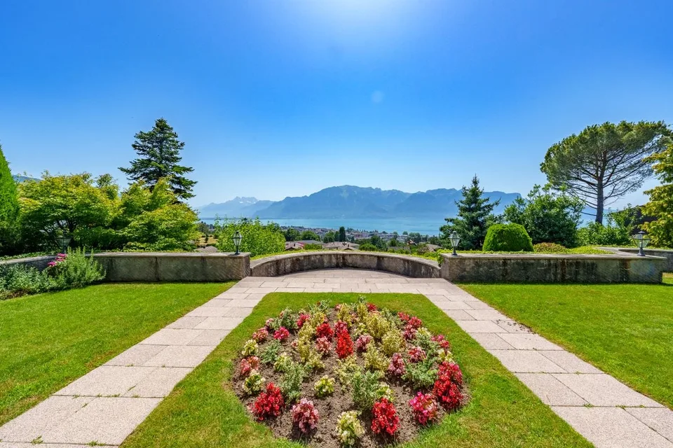 Villa d'exception, vue époustouflante sur le lac et les Alpes, situation idéale !