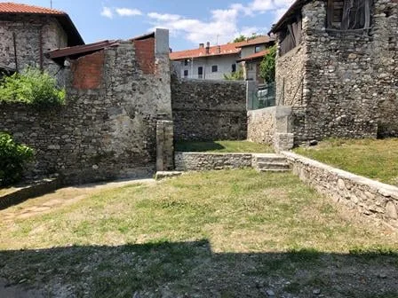 Casa di villaggio romantica con giardino bello in posizione tranquilla e soleggiata nel centro del paese – foto 9 di 11
