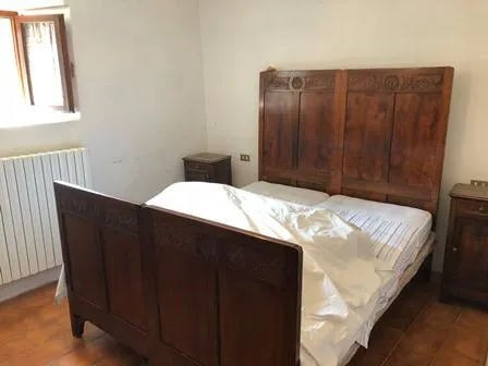 Casa di villaggio romantica con giardino bello in posizione tranquilla e soleggiata nel centro del paese