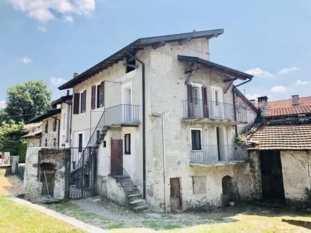 Romantisches Dorfhaus mit schönem Garten in ruhiger und sonniger Lage im Ortszentrum