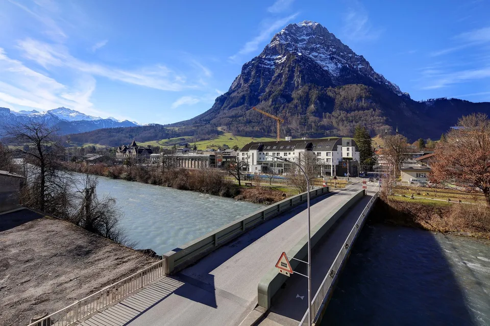 RISERVATO  //  Vivere al centro – sull'acqua con viste panoramiche  //  RISERVATO