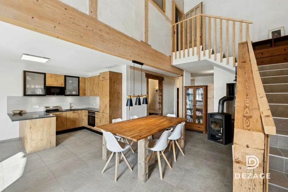Duplex luminoso con 2 appartamenti - charme antico, ristrutturazione moderna e potenziale locativo