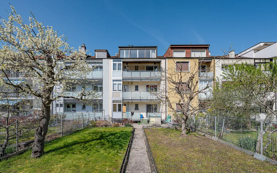 CITY-CHANCE IN  BASEL-HIRZBRUNNEN:  MEHRFAMILIENHAUS MIT 4  EINHEITEN
