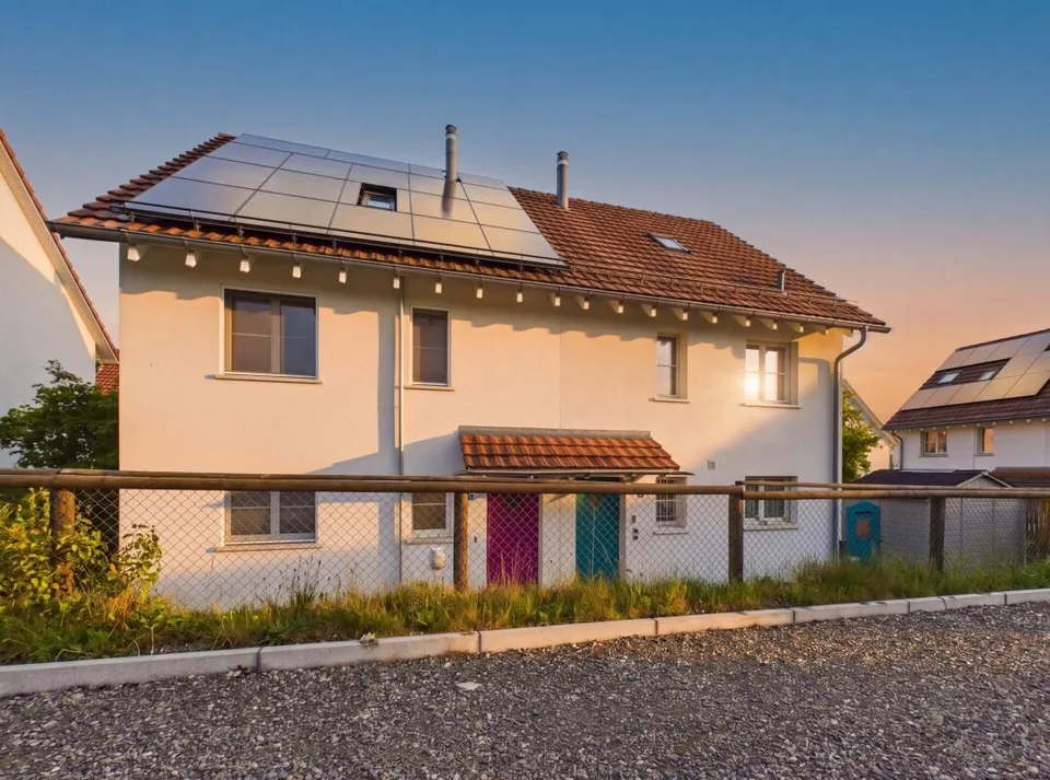 Wo Wohnqualität zuhause ist - Familienhaus mit Wintergarten und Solaranlage