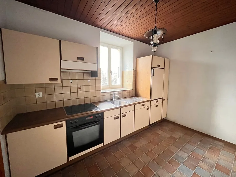 House, Bassecourt - 395000