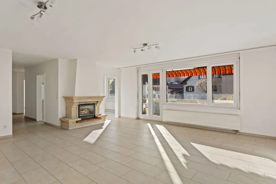 Charmante und geräumige 4.5-Zimmer-Eigentumswohnung mit Balkon, Gemeinschaftsgarten und 3 Parkplätzen