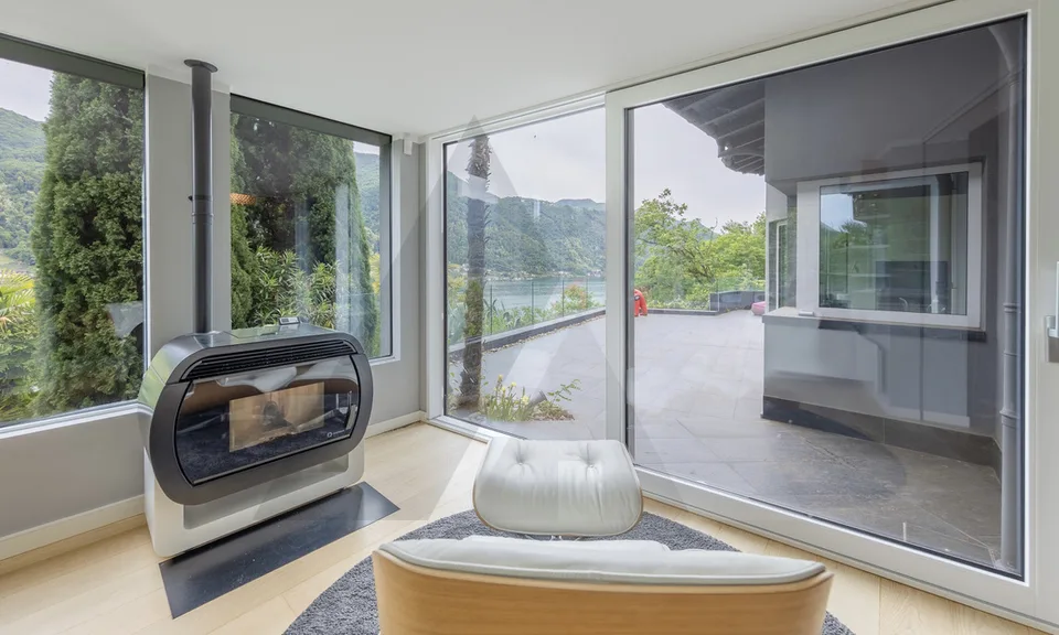 Villa panoramica con piscina interna nel cuore di Vico Morcote – photo 8 of 13