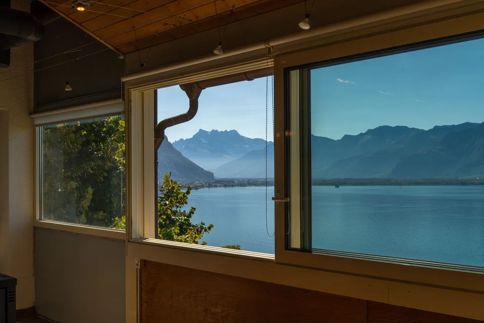 VILLA MIT 3 WOHNUNGEN - UNVERGLEICHLICHER SEEBLICK - SELTENES OBJEKT - EXKLUSIVITÄT
