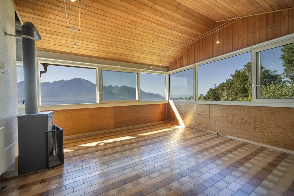 VILLA MIT 3 WOHNUNGEN - UNVERGLEICHLICHER SEEBLICK - SELTENES OBJEKT - EXKLUSIVITÄT
