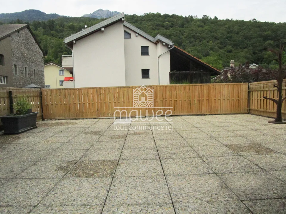 Raro a Collombey: 2.5 locali con ingresso privato e grande terrazza