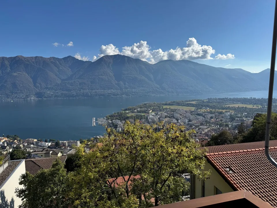 Traumhafte 4.5-Zimmer-Wohnung mit Seeblick in Orselina