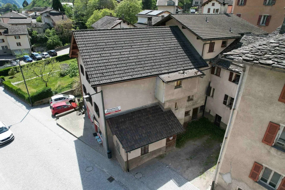 Großes Alpenhaus in günstiger und strategischer Lage